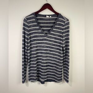GAP black and White Striped V-Neck Top